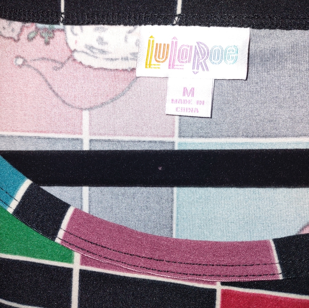 LuLaRoe Gigi Ladies Top Christmas Santas Size M, NWT - Picture 3 of 6